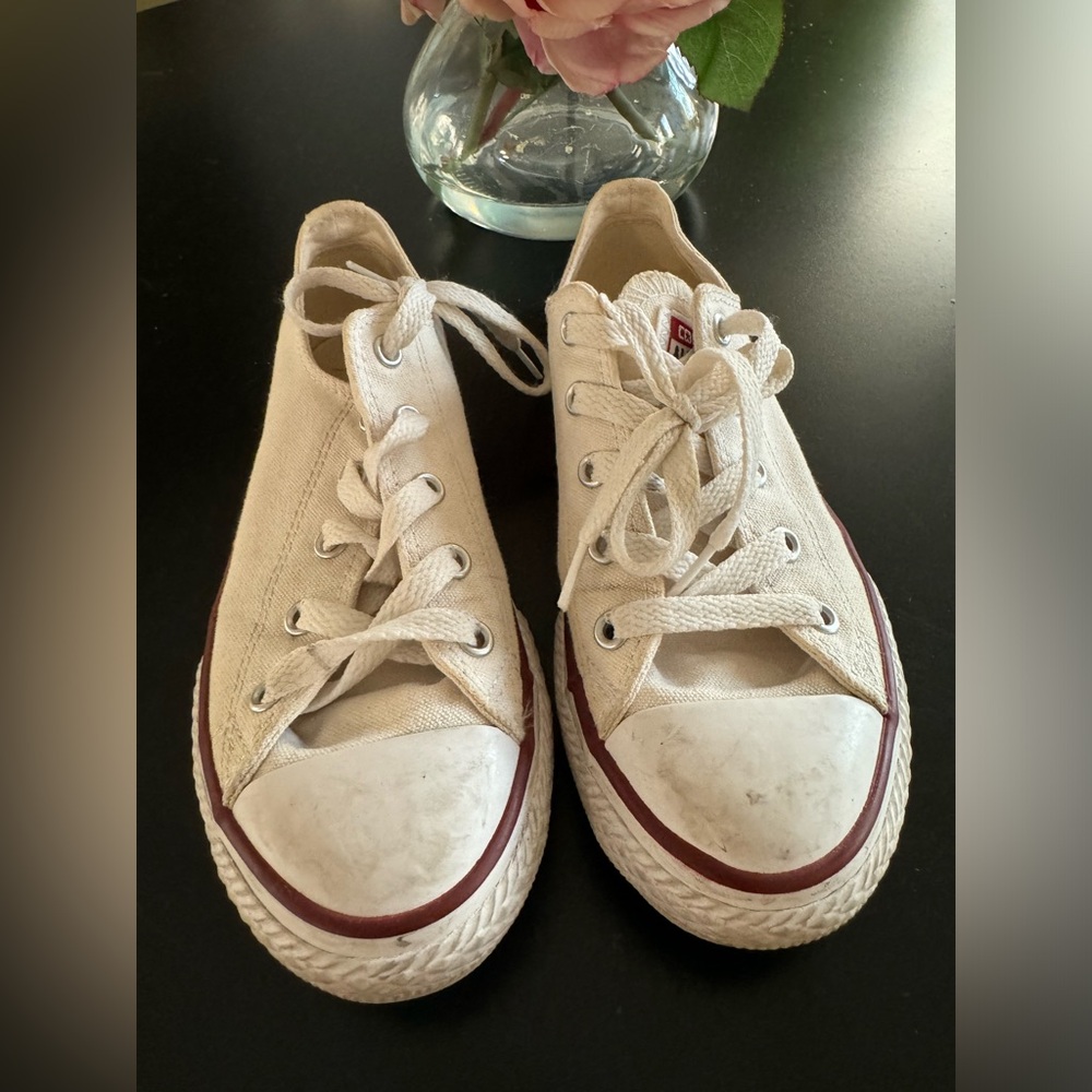 Converse Shoes White Size 2 Youth